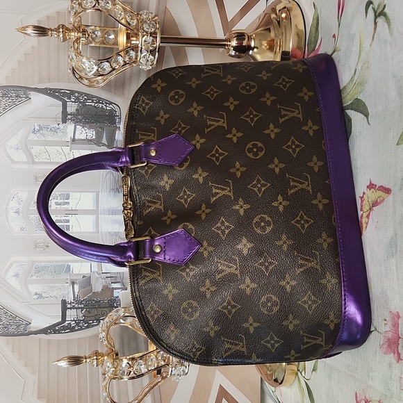 - - `ღ´- ♥ -`ღ´ FABULOUS CONDITION `ღ´- ♥ -`ღ´ Authentic Louis Vuitton ALMA - Picture 8 of 17